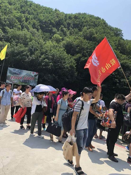天乙門(mén)窗有限公司組織全體員工開(kāi)展了每年一度的“清涼夏日游”團(tuán)建活動(dòng)(圖2)